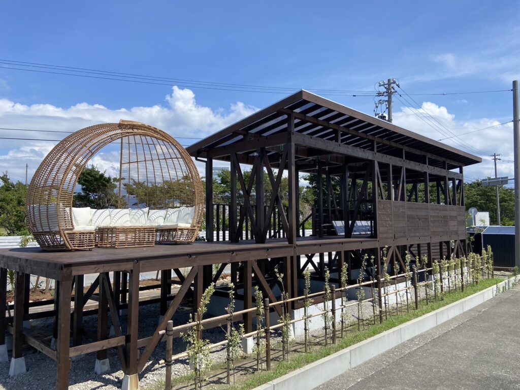 魚津市しんきろうロード沿いのオーシャンカフェ